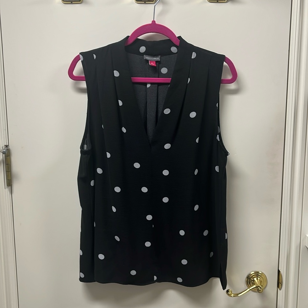 NWOT. Vince Camuto Black White Polka Dot Sleeveless Blouse. Size L.